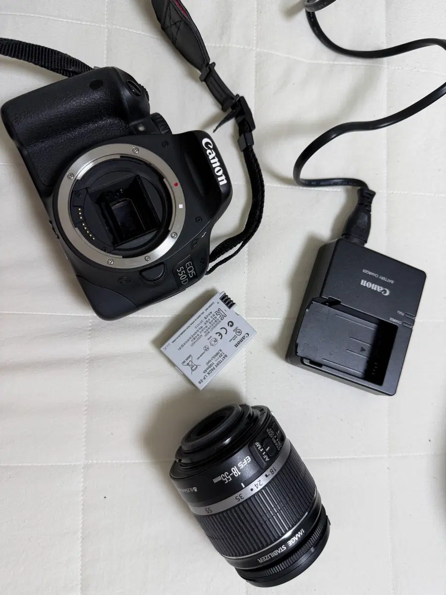 캐논 EOS 550D 18-55mm 렌즈 배터리 충전기 포함