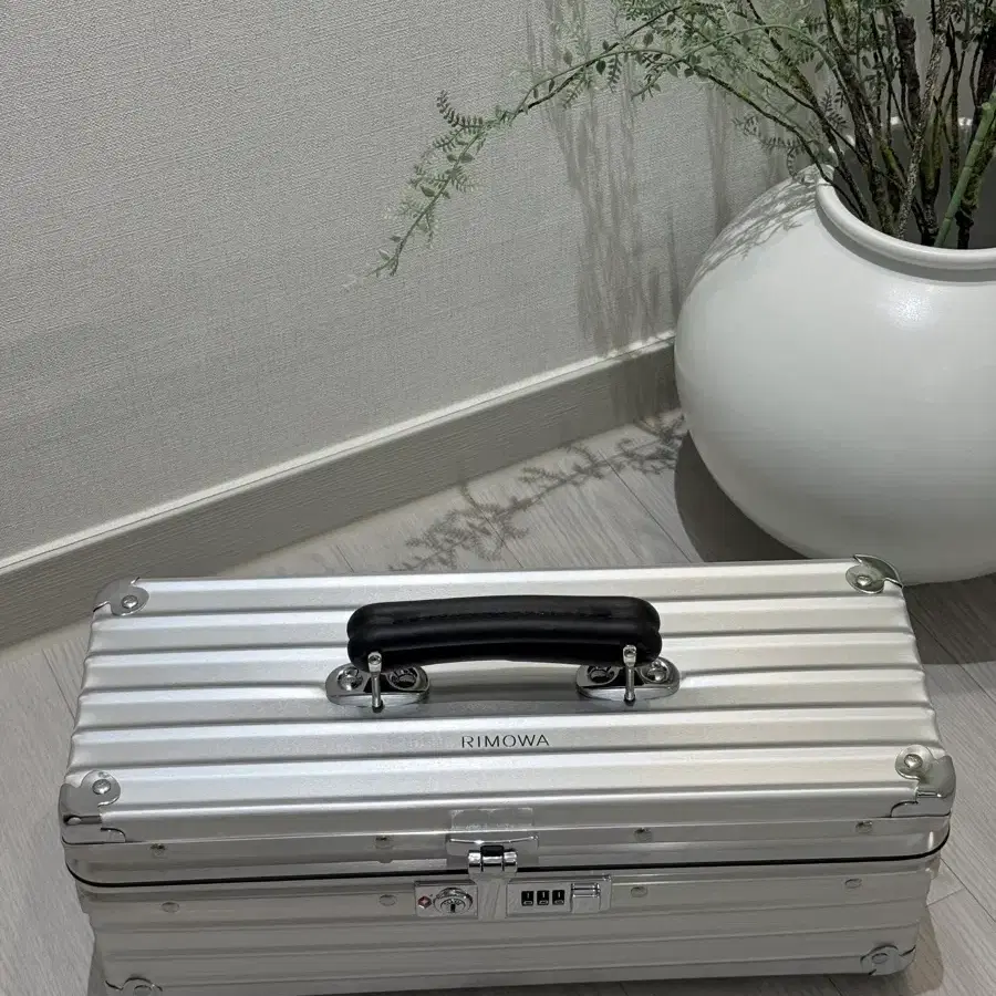 리모와 클래식 원 보틀 케이스 (레어템)