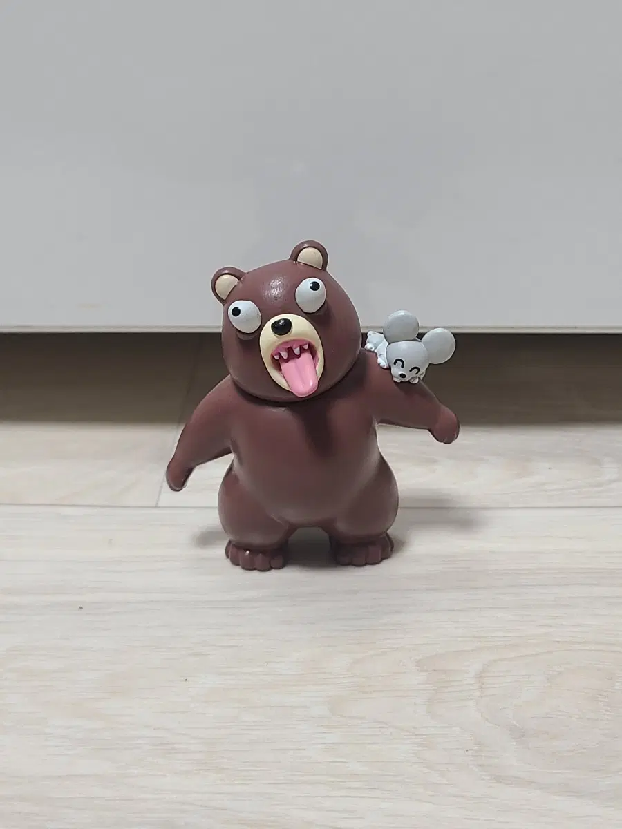 곰돌이 가챠 피규어 판매합니다.
