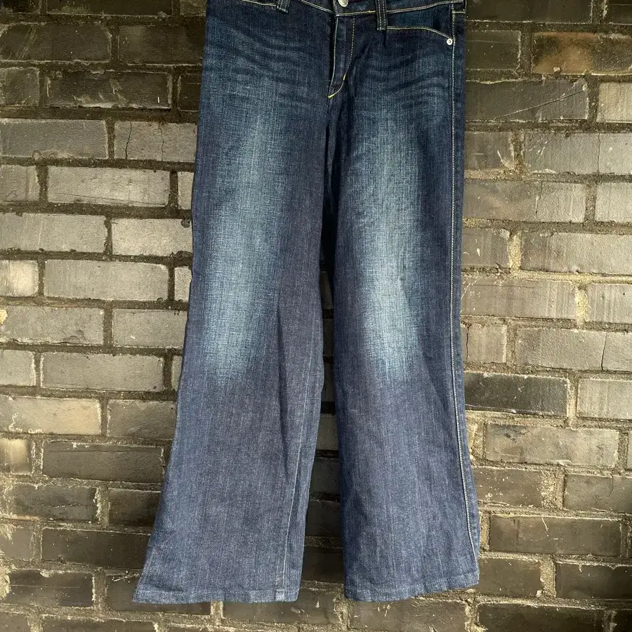 Levis Lady Style 세미부츠컷 데님 팬츠