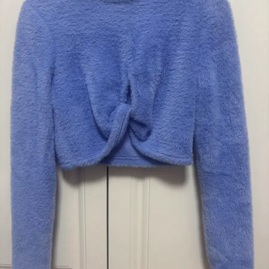 ZARA 자라 하늘 스카이 블루 소라색 크롭 퍼 상의 탑