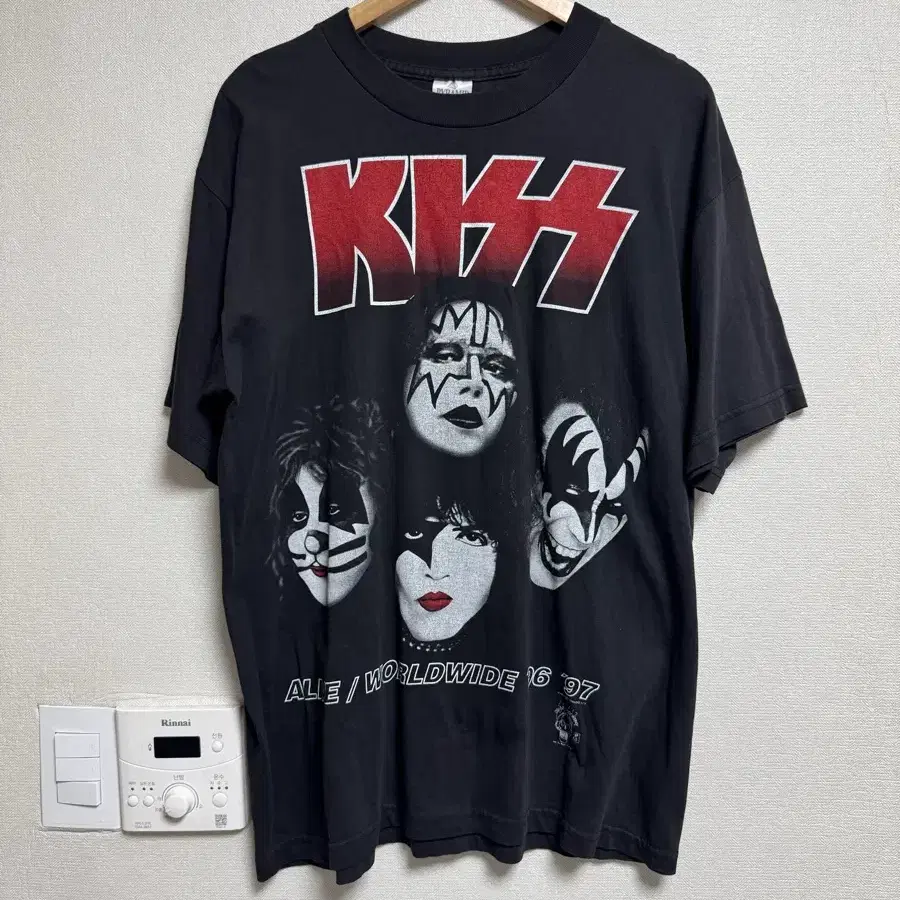 90s vintage kiss tee