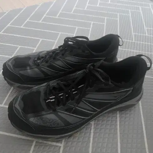 호카 오네오네 러닝화 블랙