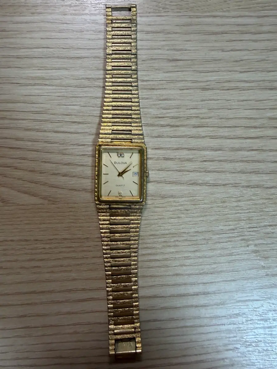 BULOVA 골드 쿼츠 시계
