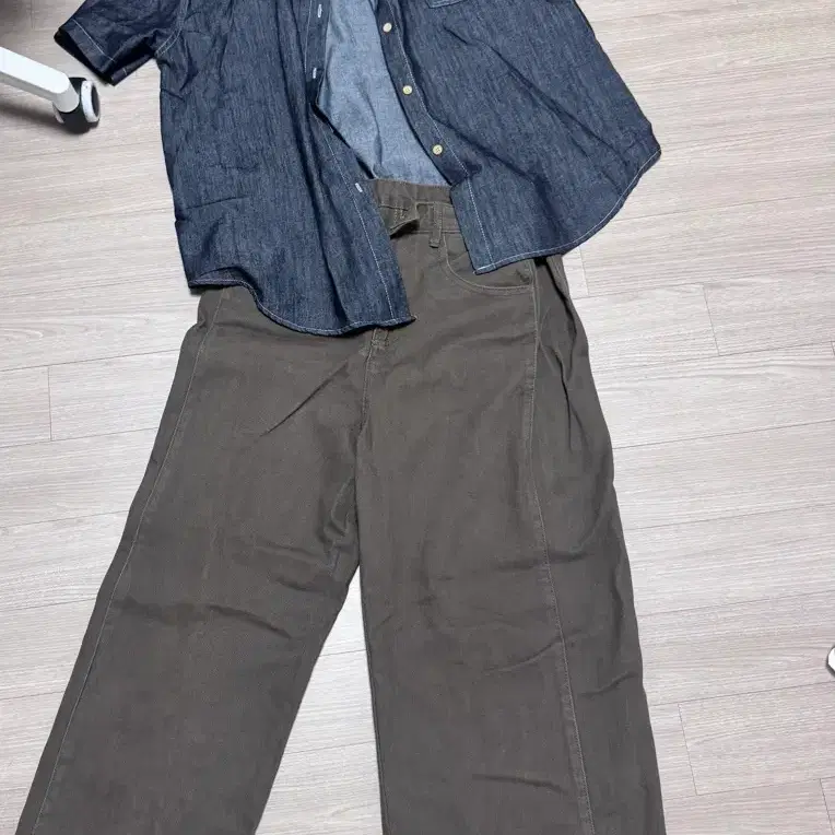 데님 셔츠 남색 + 브라운 팬츠