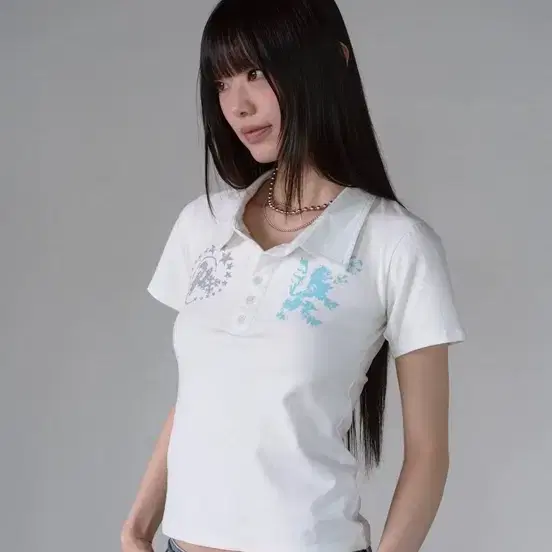프렌다 LOGO EMBLEM PIQUE POLO SHIRT WHITE