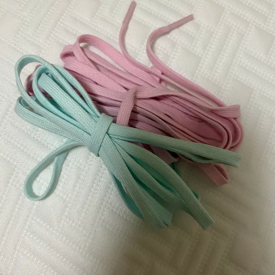 파스텔 하늘색 핑크색 운동화끈