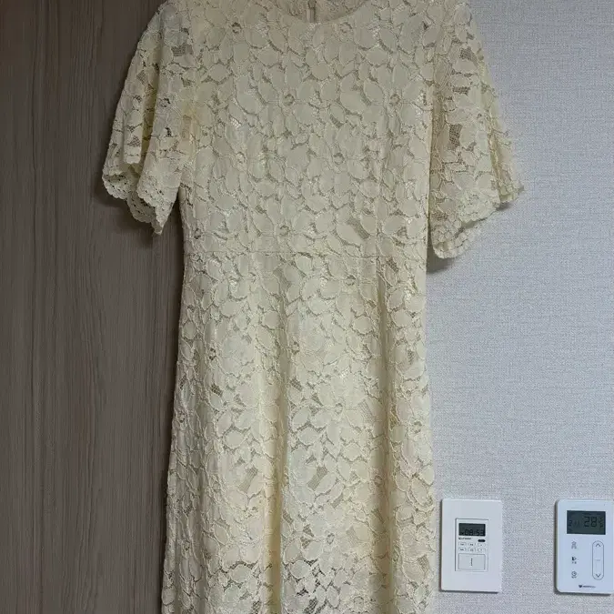 온앤온 아이보리 레이스 원피스