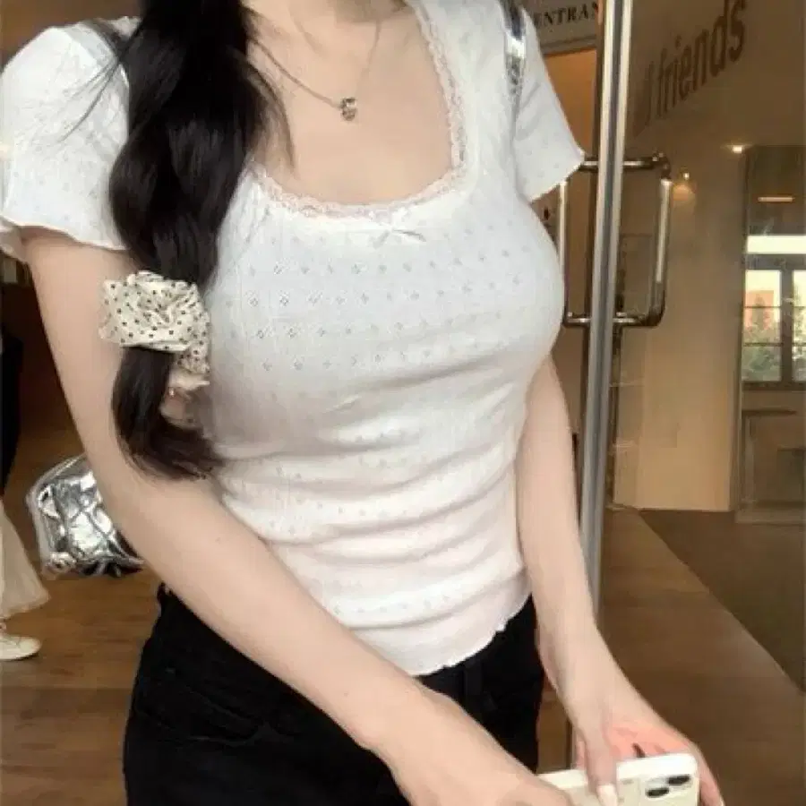 서비스덤) 화이트 리본 레이스 반팔 티셔츠 에이블리지그재그