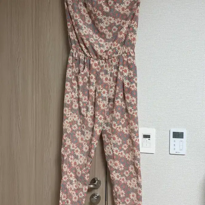 꽃무늬 민소매 점프수트