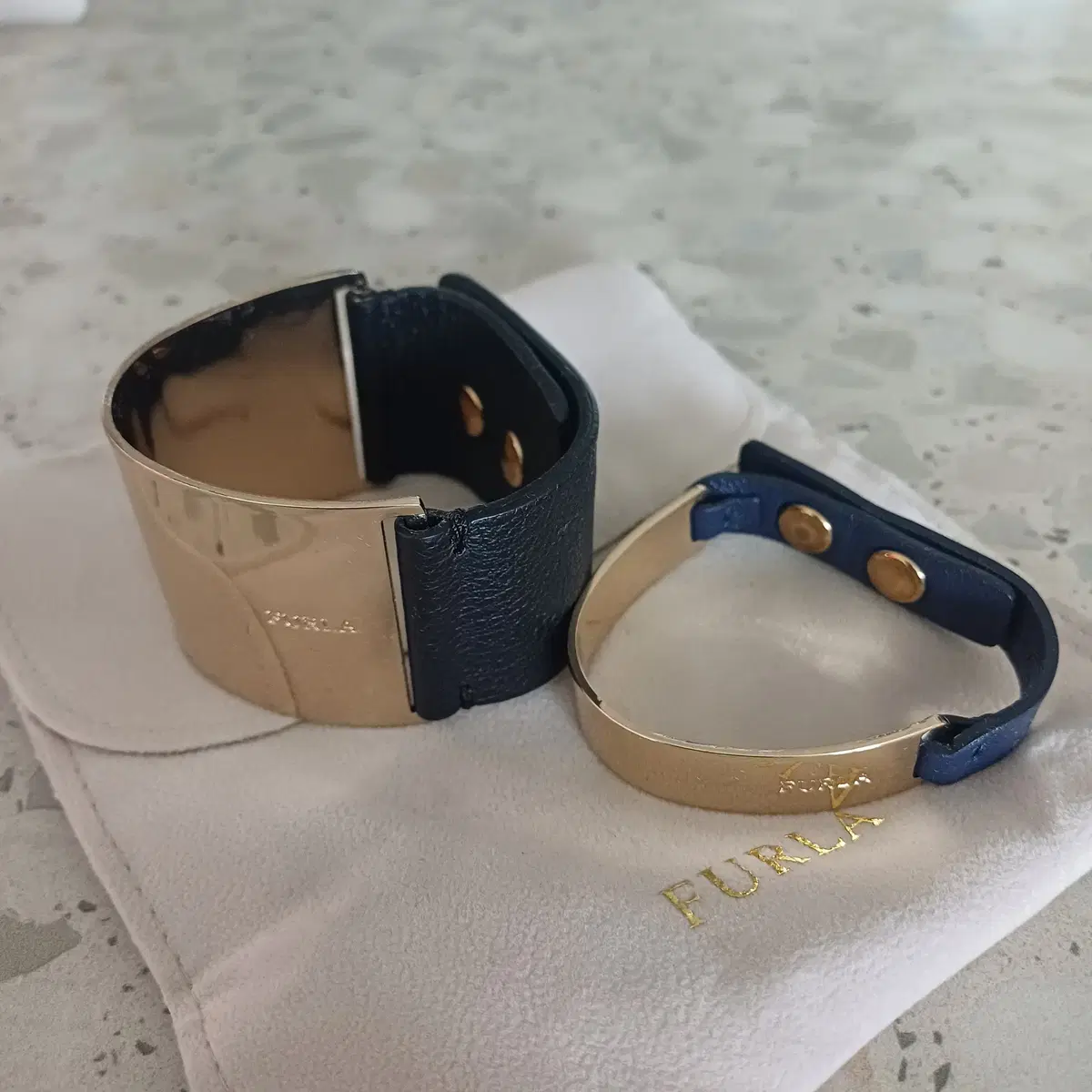이태리 FURLA 볼드형 스팽글 팔찌