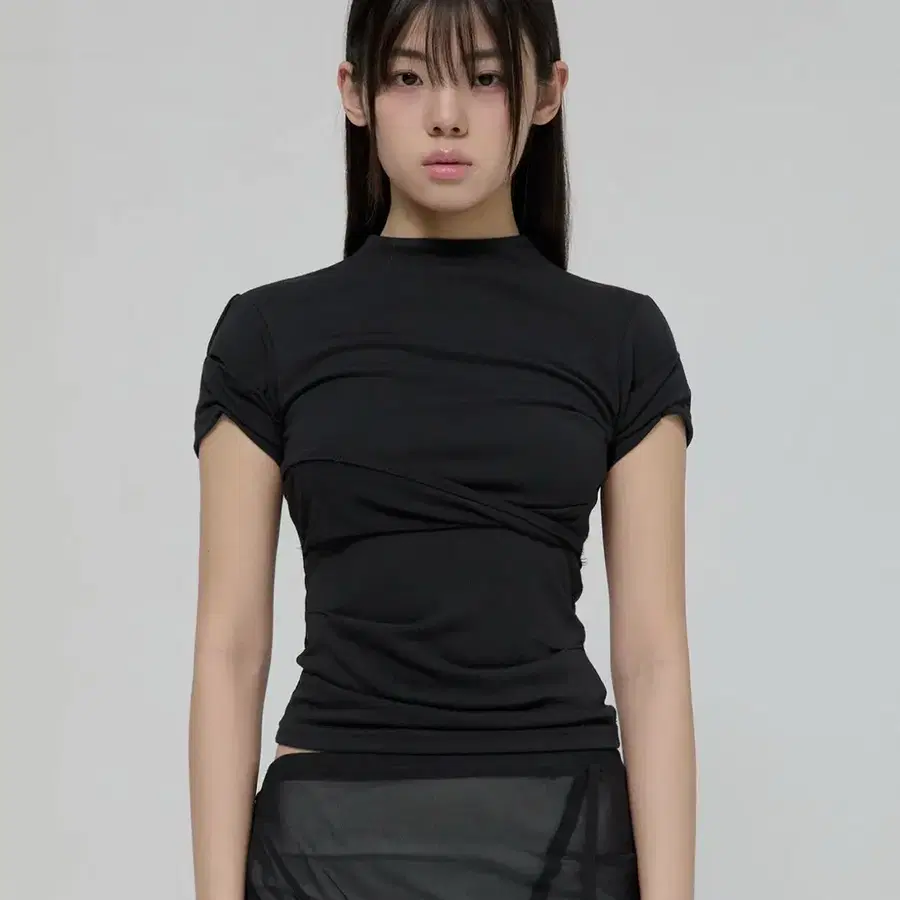 플레어업 Asymmetrical 드레이프 모크넥 티셔츠 블랙