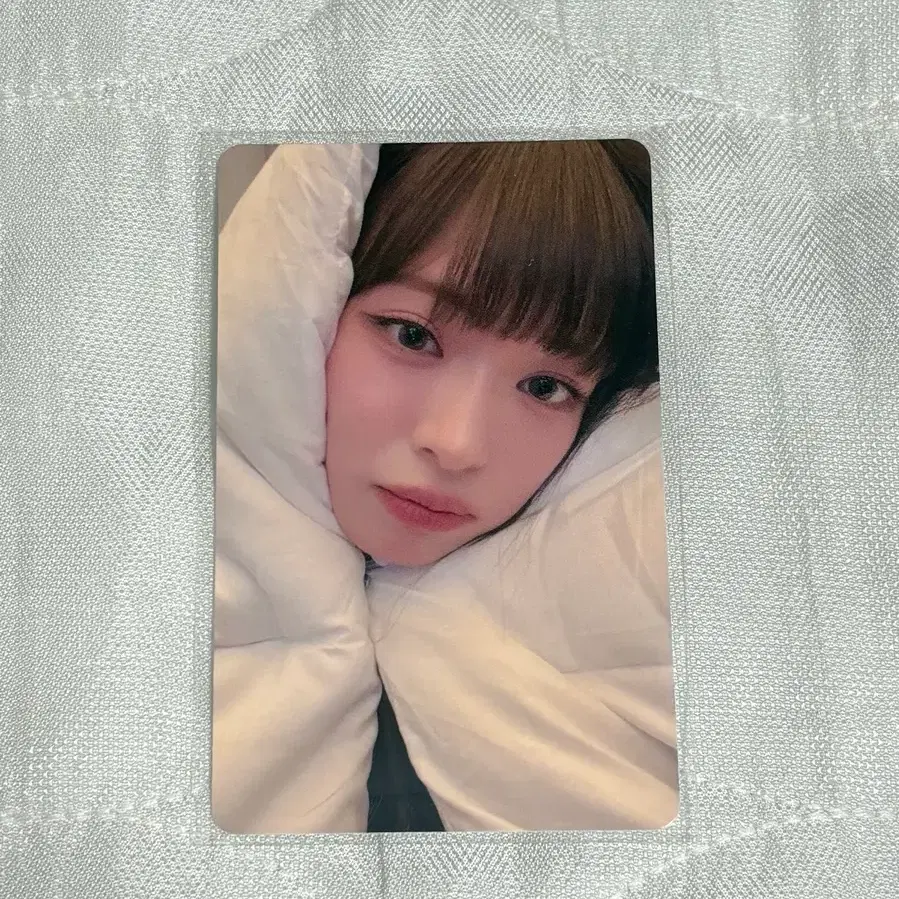 프로미스나인 이채영 이불 포카 판매