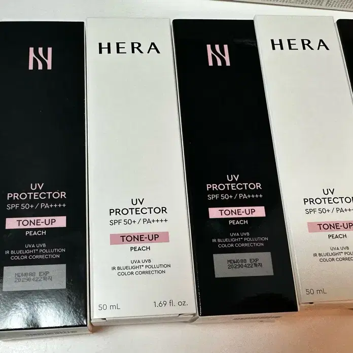 (새상품)헤라 UV 프로텍터 톤업 피치 SPF50+