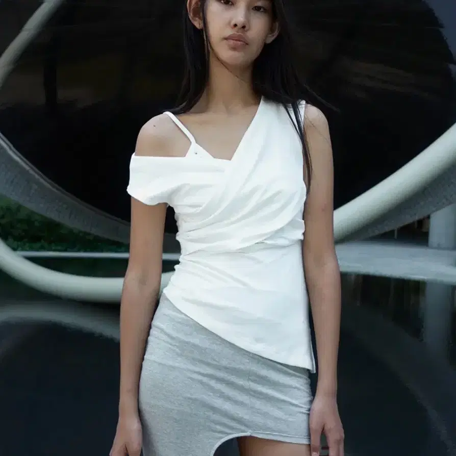 Cerric DRAPE CROSS SLEEVELESS / WHITE 슬리브리스