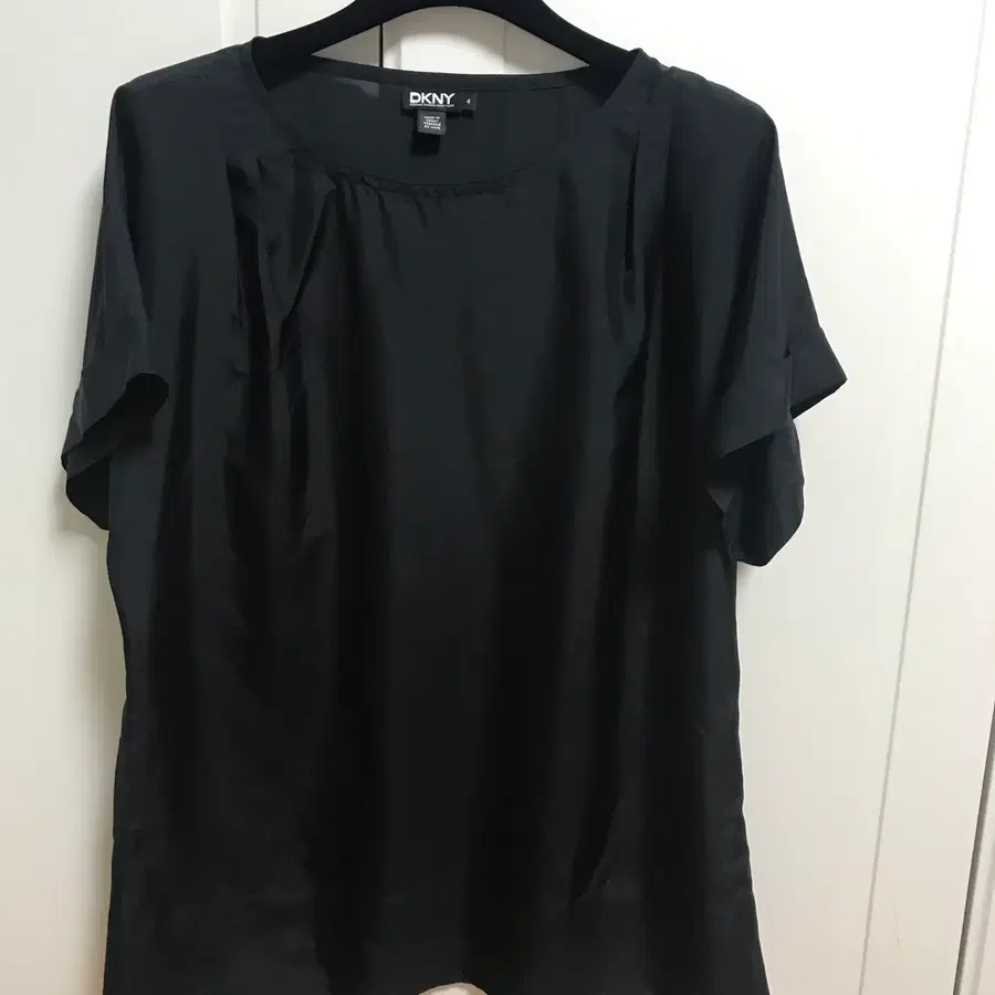 DKNY 블랙 반팔 블라우스 (US 4 / 55)