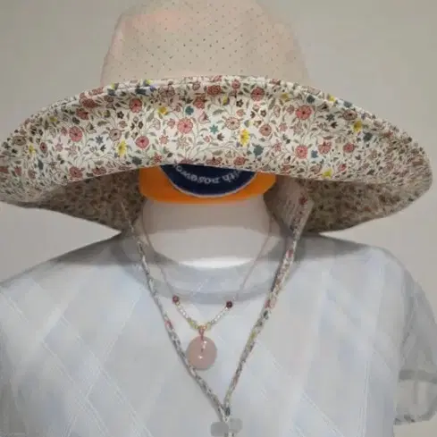 <새상품>피에르가르뎅 여성 플라워 안감 모자