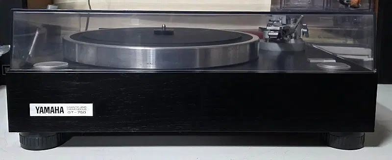 야마하 GT-750 턴테이블