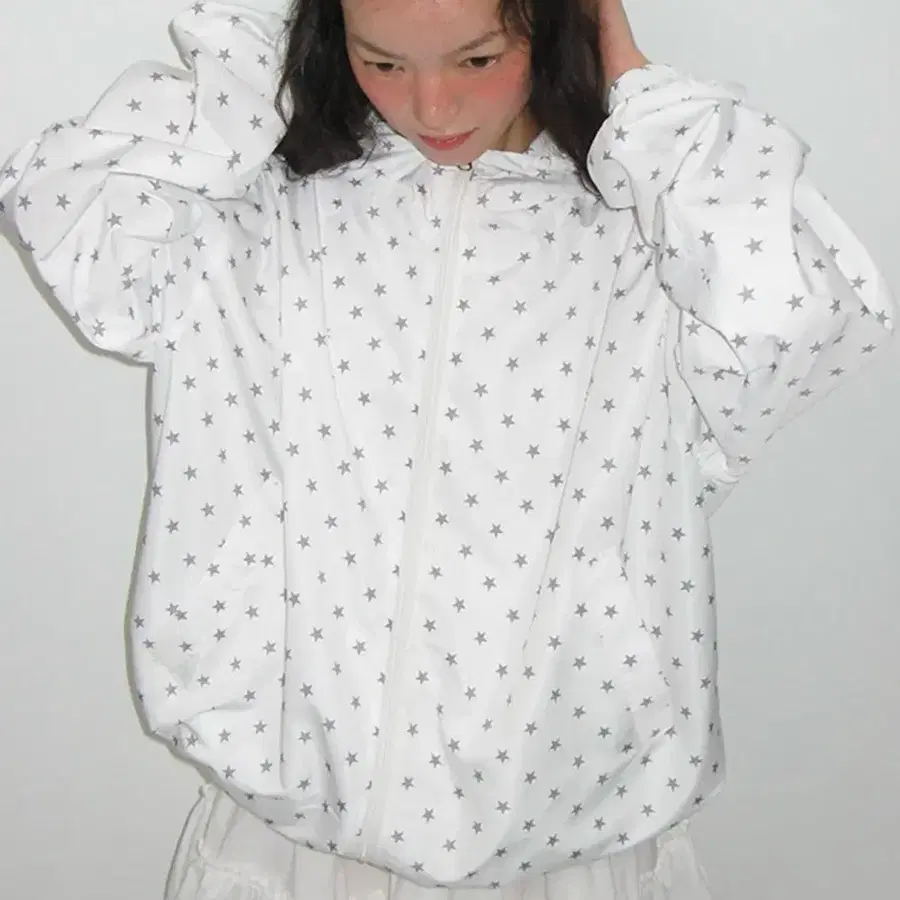 론론 HOODED WINDBREAKER JUMPER WHITE STAR