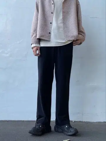 HARE 플리츠 와이드 플레어 팬츠 블랙
