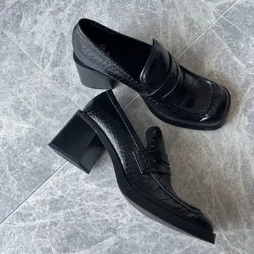 ZARA 여성용 악어 엠보싱 힐 로퍼 블랙 38