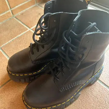 Dr.Martens 통굽 부츠