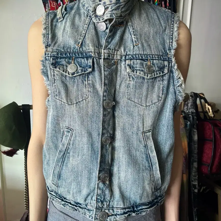 Dsquared2 디스퀘어드2 2011ss 컷오프 디테일 연청 워시드 데님 베스트 트러커 자켓