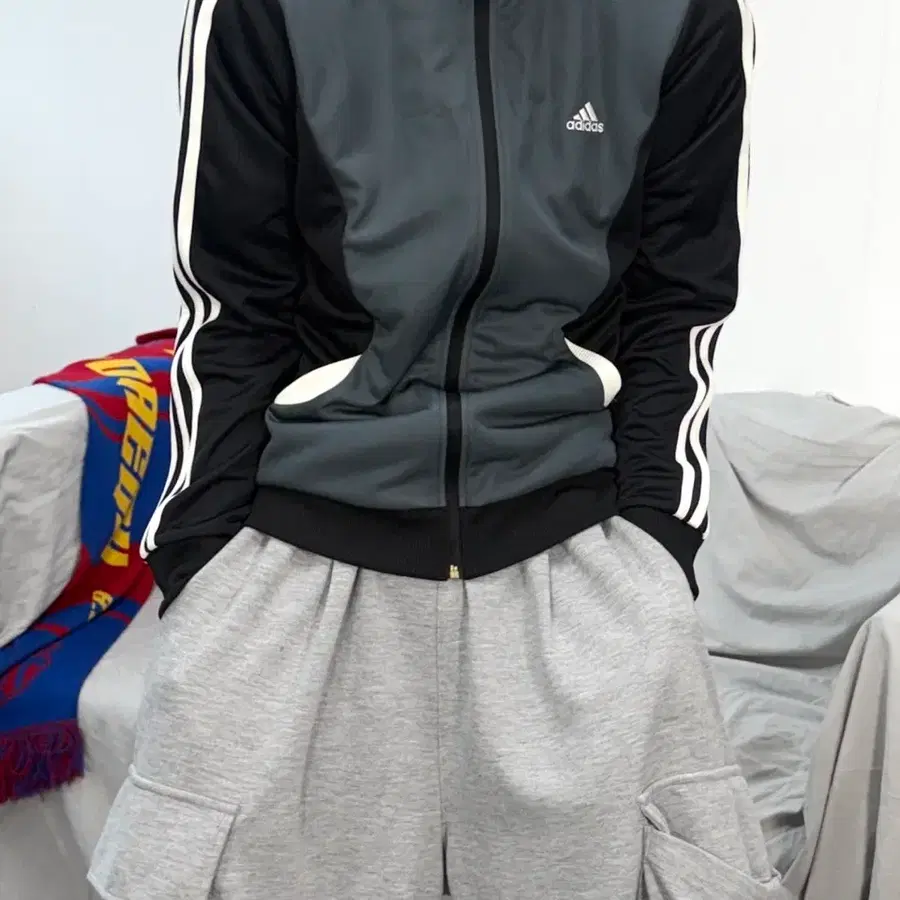 아디다스 블랙그레이 트랙탑 져지 M