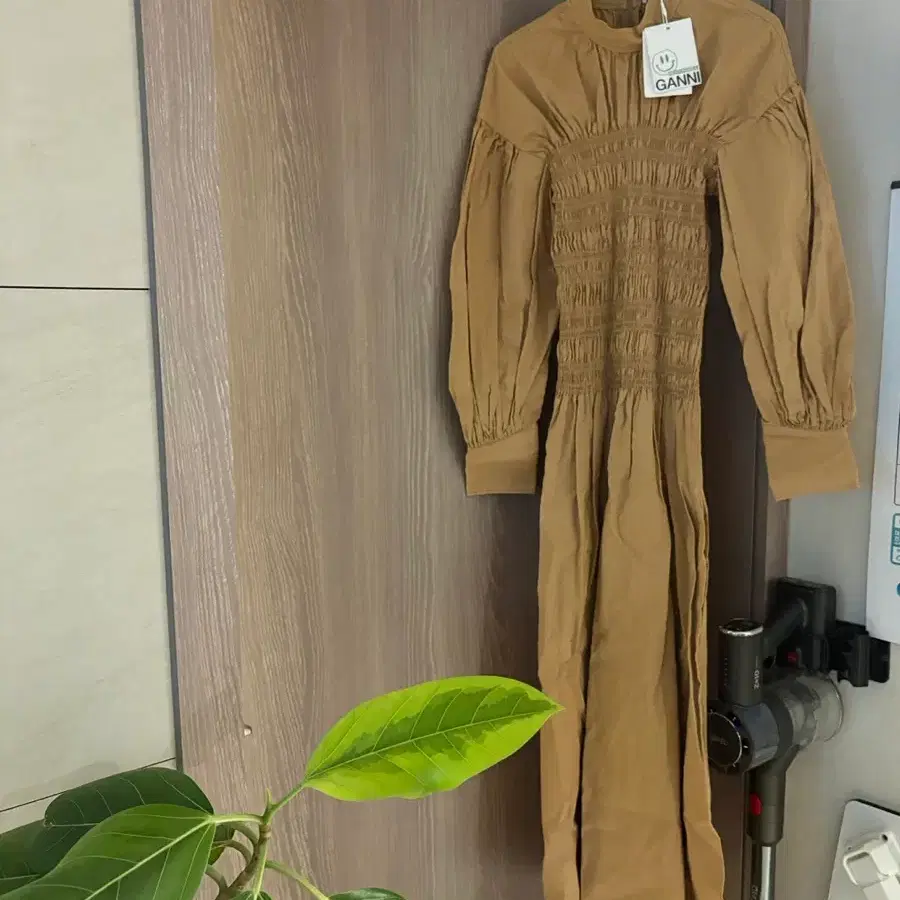 가니 GANNI 셔링 롱 원피스 카멜 34