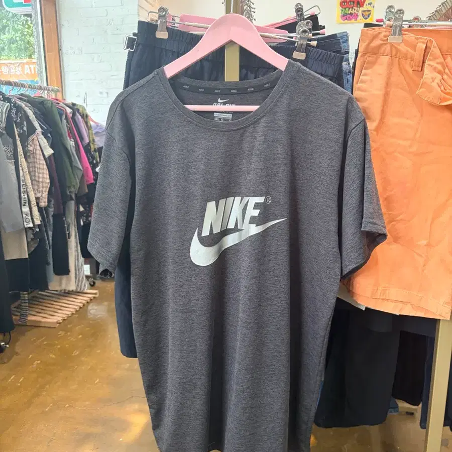 나이키 반팔티 그레이