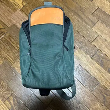 THE NORTH FACE 가죽 절개 숄더백