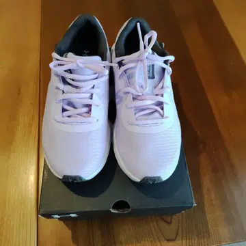 Under Armour Charged Pursuit 스니커즈