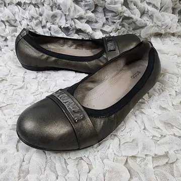 [ 새상품급/24cm ] 에코 터치 메탈 플레이트 발레 슈즈