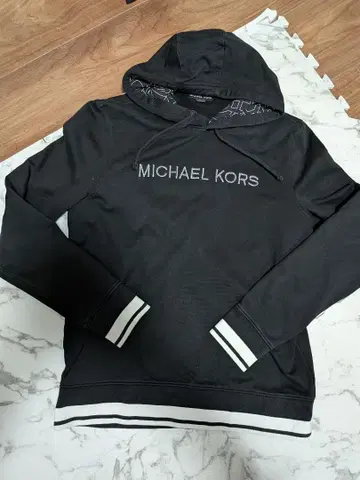 마이클코어스 MICHELKORS 로고 디자인 긴팔 트레이닝복