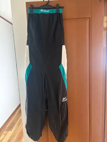 Reebok moussy 콜라보 나일론 팬츠
