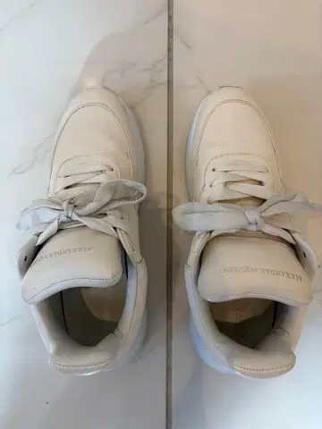 ALEXANDER MCQUEEN 스니커즈 화이트