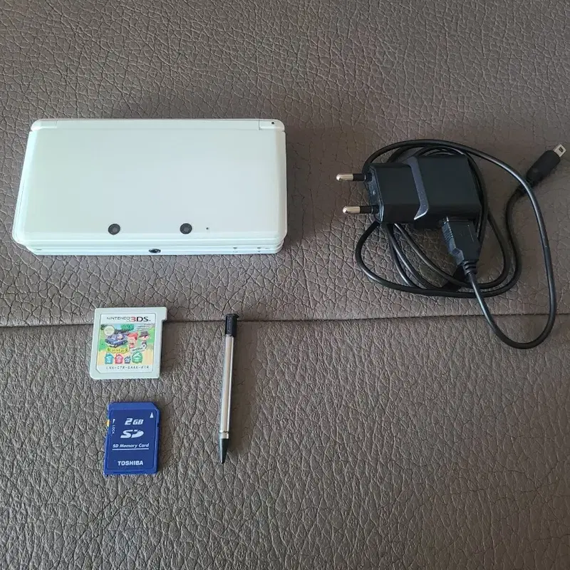닌텐도 3DS 구작다수 화이트 정발판 +튀동숲 팝니다