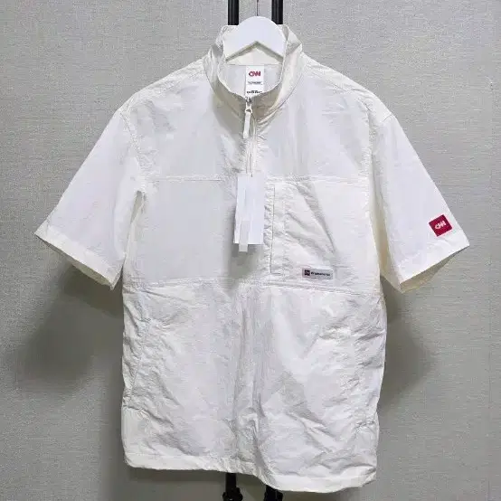 씨엔엔 어패럴(CNN APPAREL)의 스타일 스탠드 넥 아노락