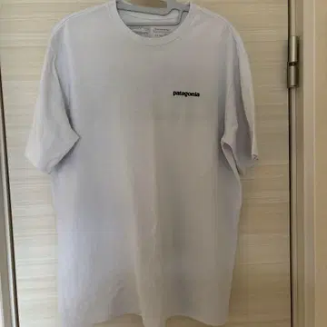 새상품급 patagonia 파타고니아 T셔츠 화이트 남성용 M사이즈