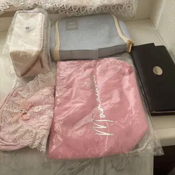 메이크업 파우치와 브러쉬 홀더
