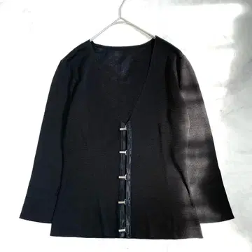 새상품급 칼 라거펠트 7부 소매 가디건 메탈 후크 블랙 38