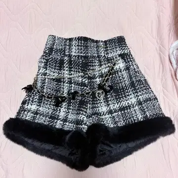 LIZLISA 비쥬 퍼 숏팬츠 블랙 체크