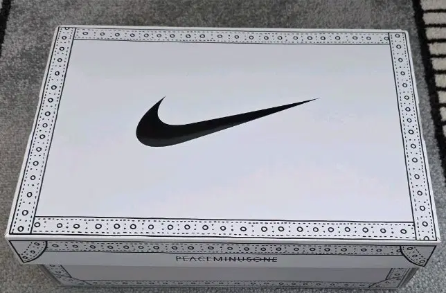 나이키 피스마이너스원 협업 박스