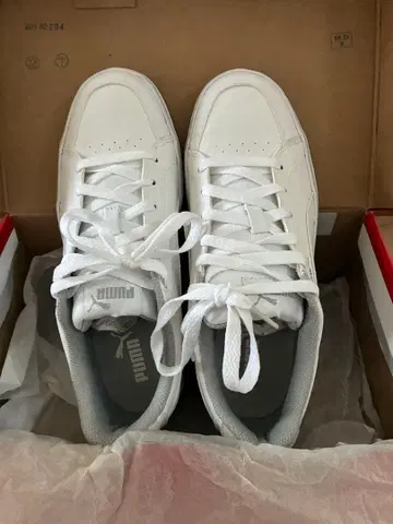 새상품 PUMA 코트포인트 VU 화이트 스니커즈 24cm