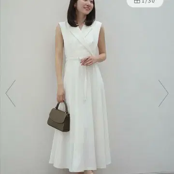 슬리브리스 테일러드 칼라 롱 원피스 화이트