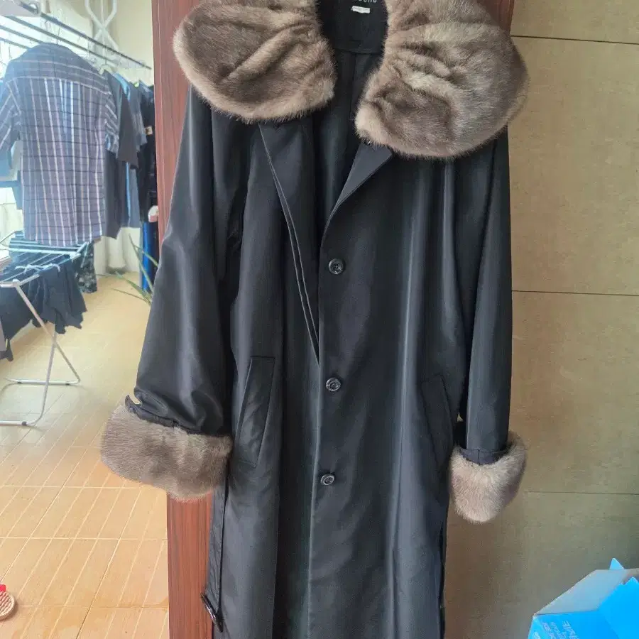 마벨 퍼 카라 블랙 롱 코트