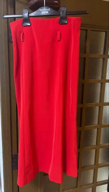 미사용 Boutique Moschino 레드 플레어 스커트 벨트 포함