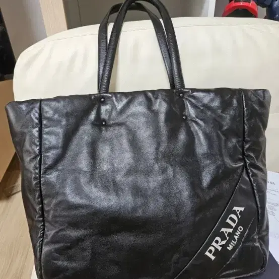 정품 프라다 패딩 쇼퍼백
