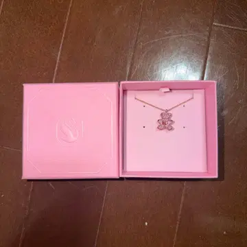 SWAROVSKI 테디베어 목걸이 핑크