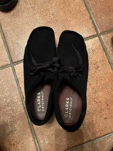 Clarks Originals 왈라비 블랙 스웨이드